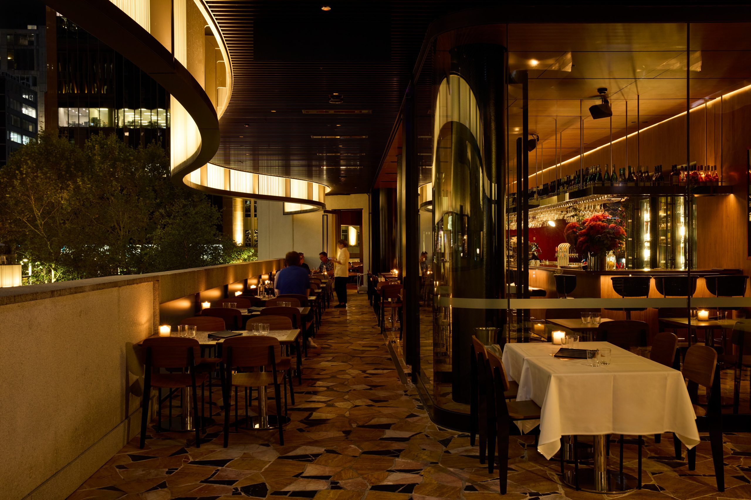 The_Intl_WineBar_255_Web - Lara Jones